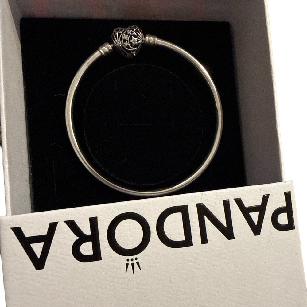 Pandora New in Box Silver Celestial Heart Charm Bracelet clip closure SMALL